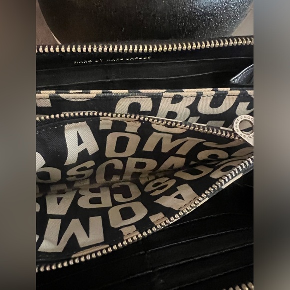Marc Jacobs Zip Around Wallet - Picture 5 of 13